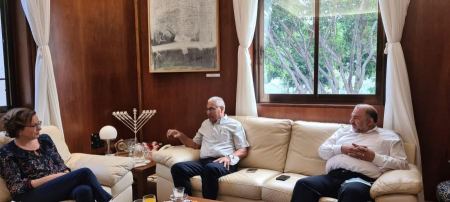 بلدية حيفا تستضيف النائبين عباس وغنايم